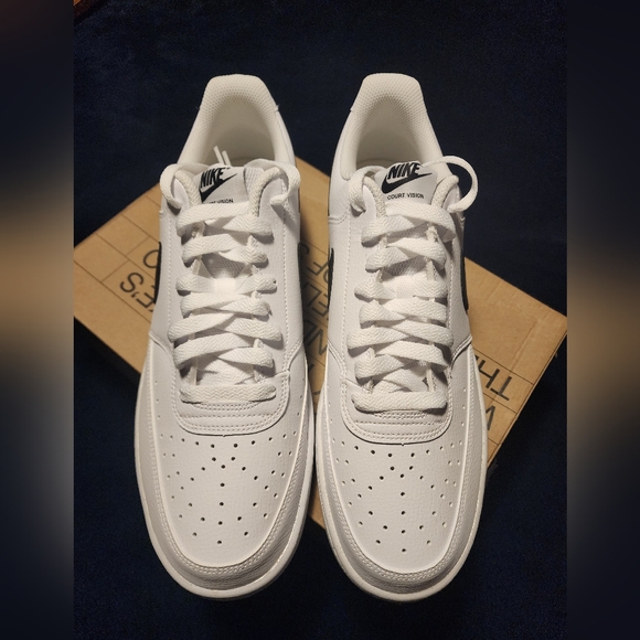 Nike - Picture 5 of 7